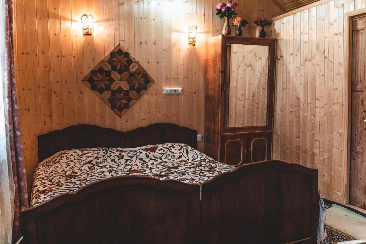Готель Golden Hopes Group Of Houseboats Срінагар Екстер'єр фото