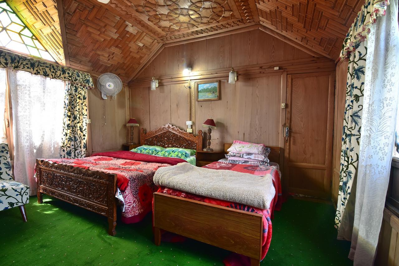 Готель Golden Hopes Group Of Houseboats Срінагар Екстер'єр фото