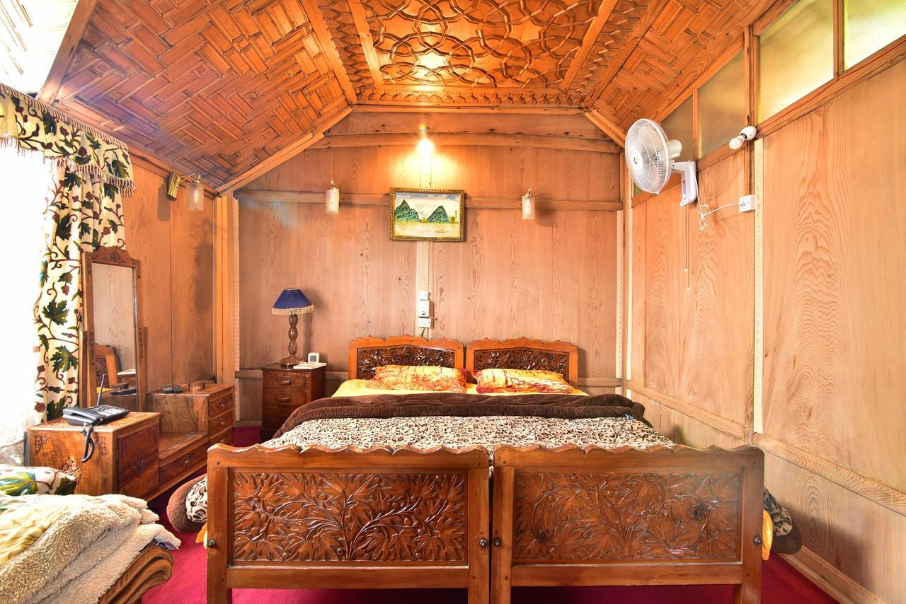 Готель Golden Hopes Group Of Houseboats Срінагар Екстер'єр фото