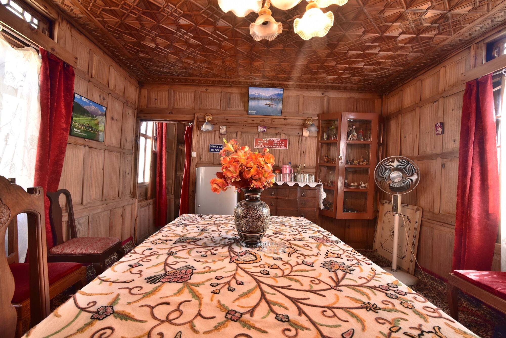 Готель Golden Hopes Group Of Houseboats Срінагар Екстер'єр фото